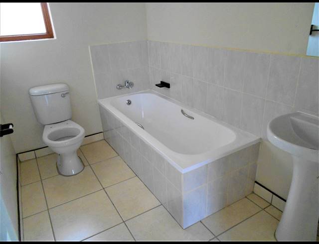 2 BEDROOM FLAT TO LET IN HOWICK CENTRAL